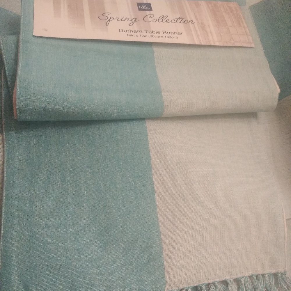 Homewear Spring Collection Teal Table Runner. - Picture 2 of 7